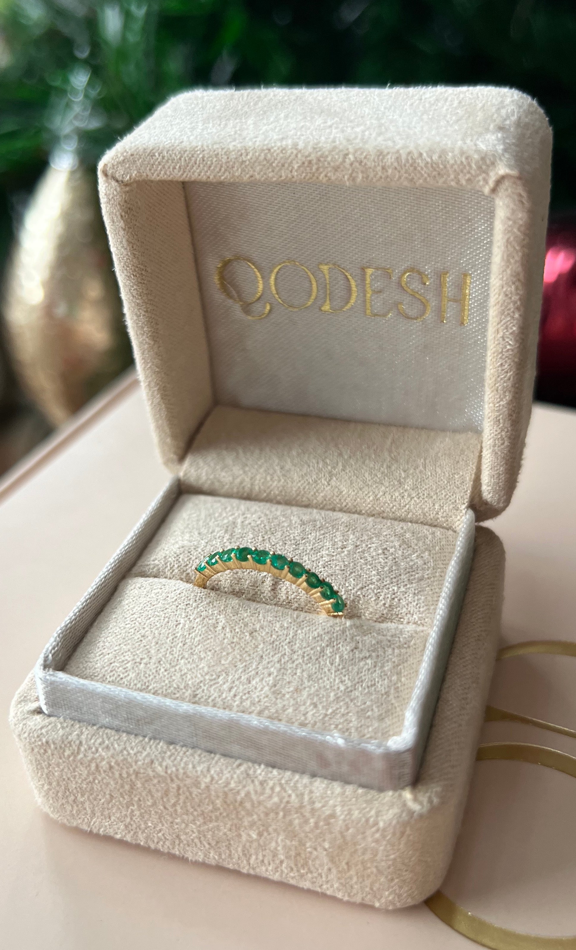 EMERALD ETERNITY RING 2MM