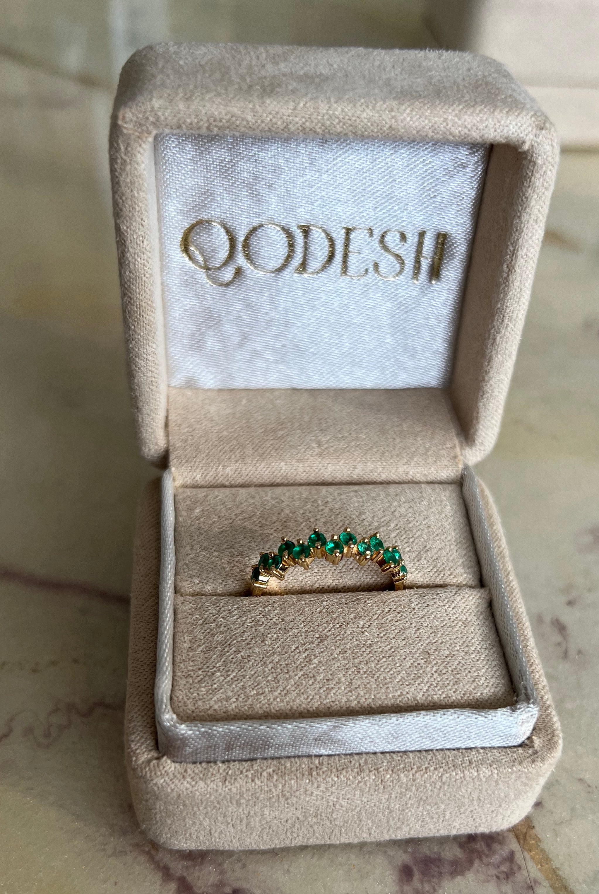 ZIGZAG EMERALD RING 2MM